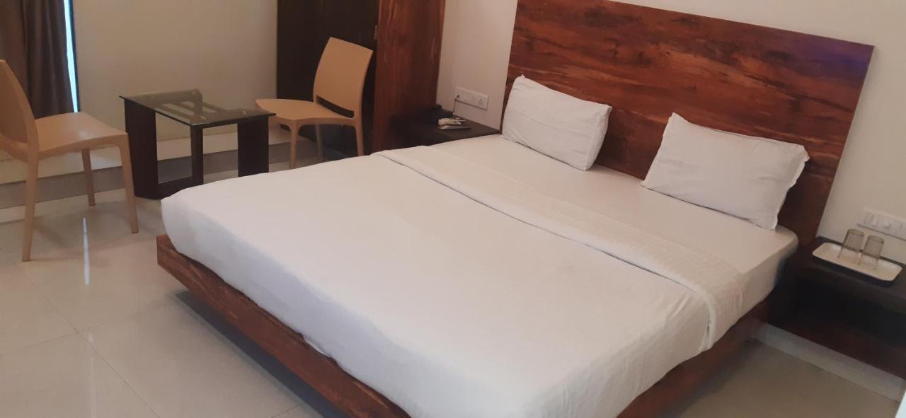 Hotel Sai Comforts Bapane Exterior photo
