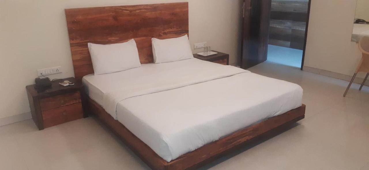 Hotel Sai Comforts Bapane Exterior photo