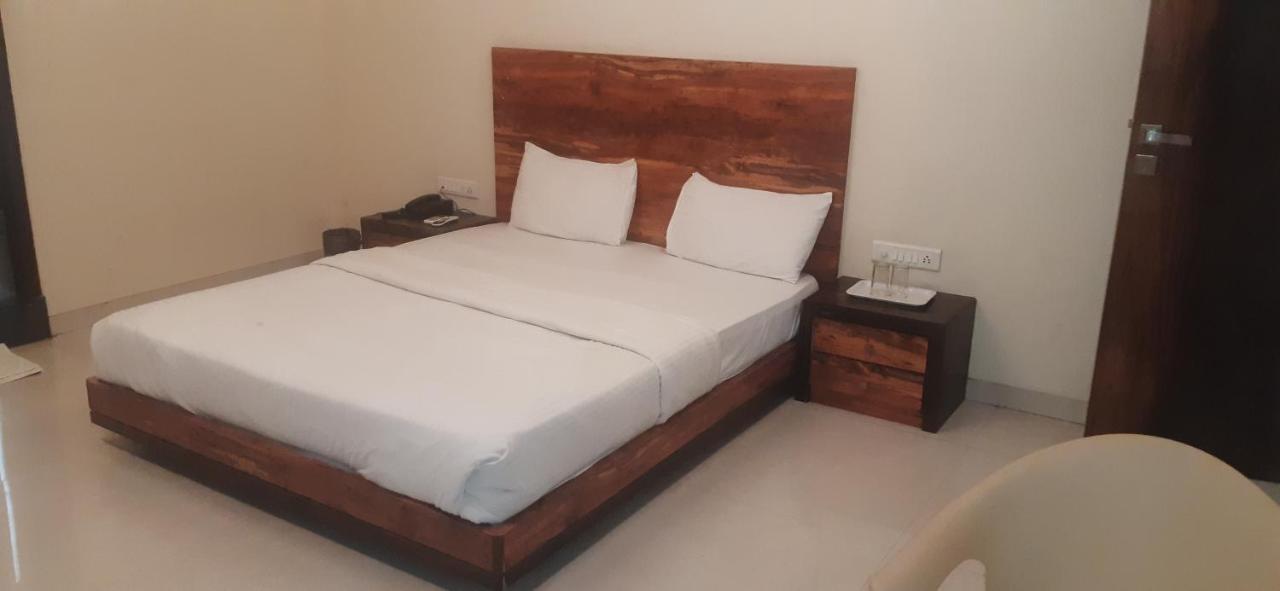 Hotel Sai Comforts Bapane Exterior photo